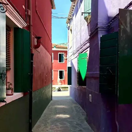Burano - Incantevole Su Tre Piani Ferienhaus